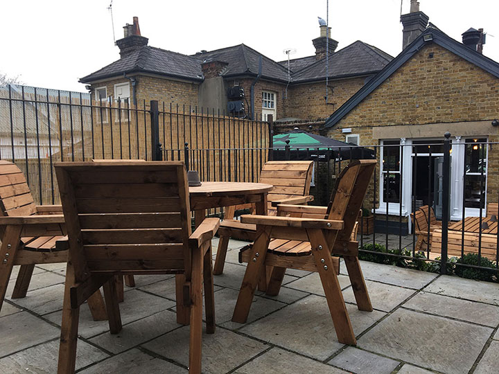 Sunningdale pub garden